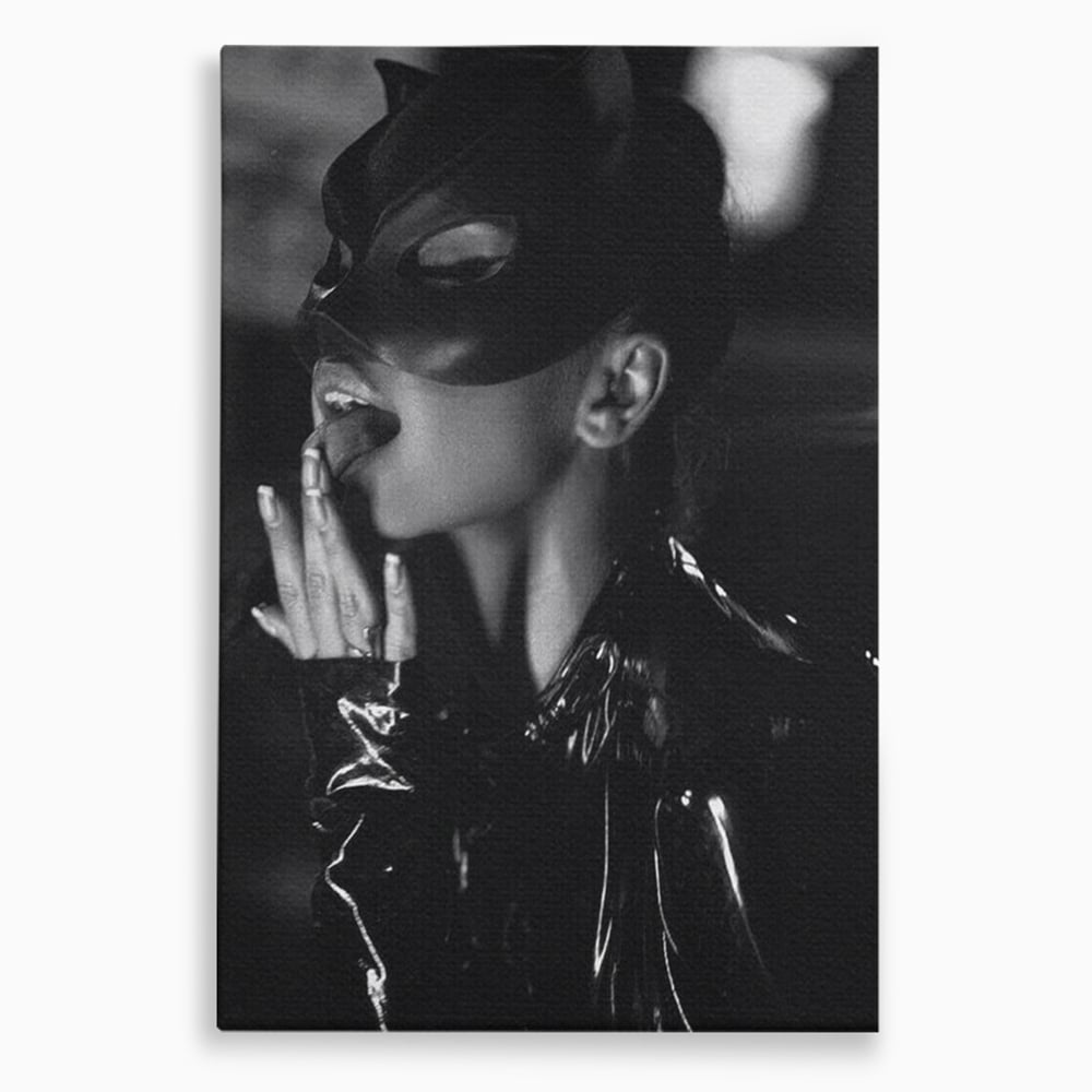 Leinwand Premium Canvas Wandkunst, LuxCanva® P1058, Im Zeichen der Katze, Maske, Exzentrisch, Identität, Schwarz, Nächtlich, Spiel, Ritual, Katze, Kostüm, Sinnlich, Provokativ, Wohnen, Schlafzimmer