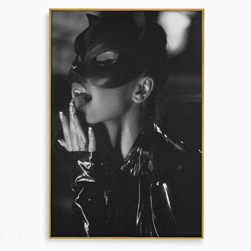 Leinwand Premium Canvas Wandkunst, LuxCanva® P1058, Im Zeichen der Katze, Maske, Exzentrisch, Identität, Schwarz, Nächtlich, Spiel, Ritual, Katze, Kostüm, Sinnlich, Provokativ, Wohnen, Schlafzimmer