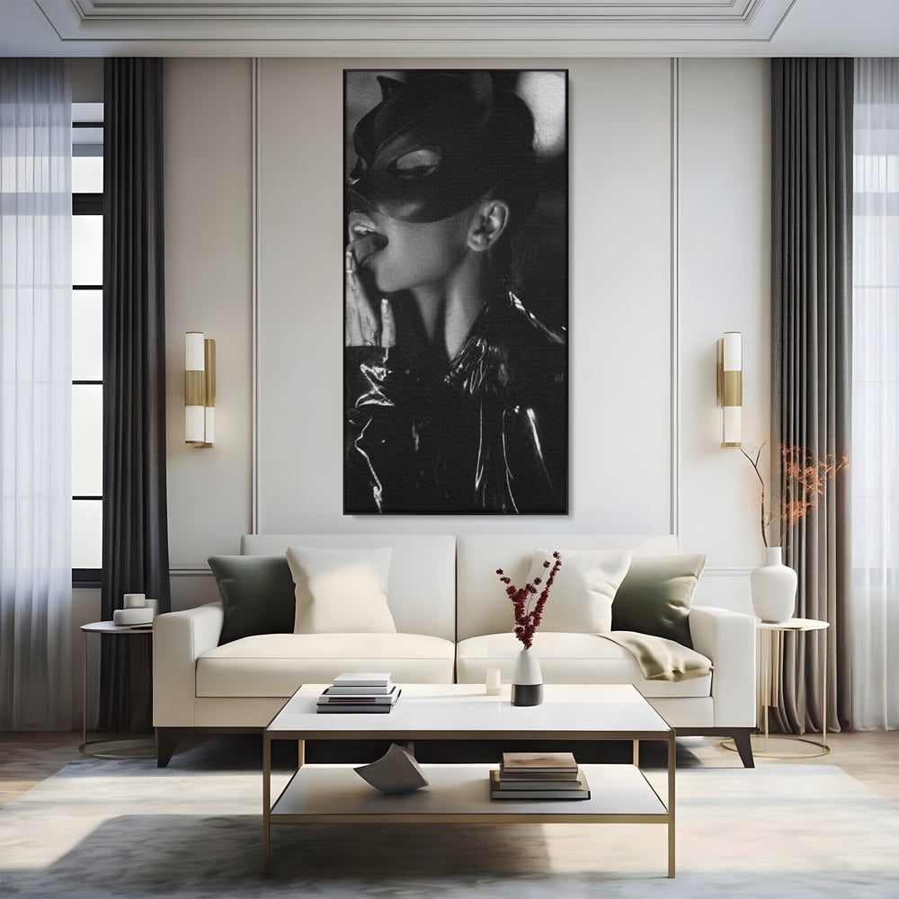 Leinwand Premium Canvas Wandkunst, LuxCanva® P1058, Im Zeichen der Katze, Maske, Exzentrisch, Identität, Schwarz, Nächtlich, Spiel, Ritual, Katze, Kostüm, Sinnlich, Provokativ, Wohnen, Schlafzimmer