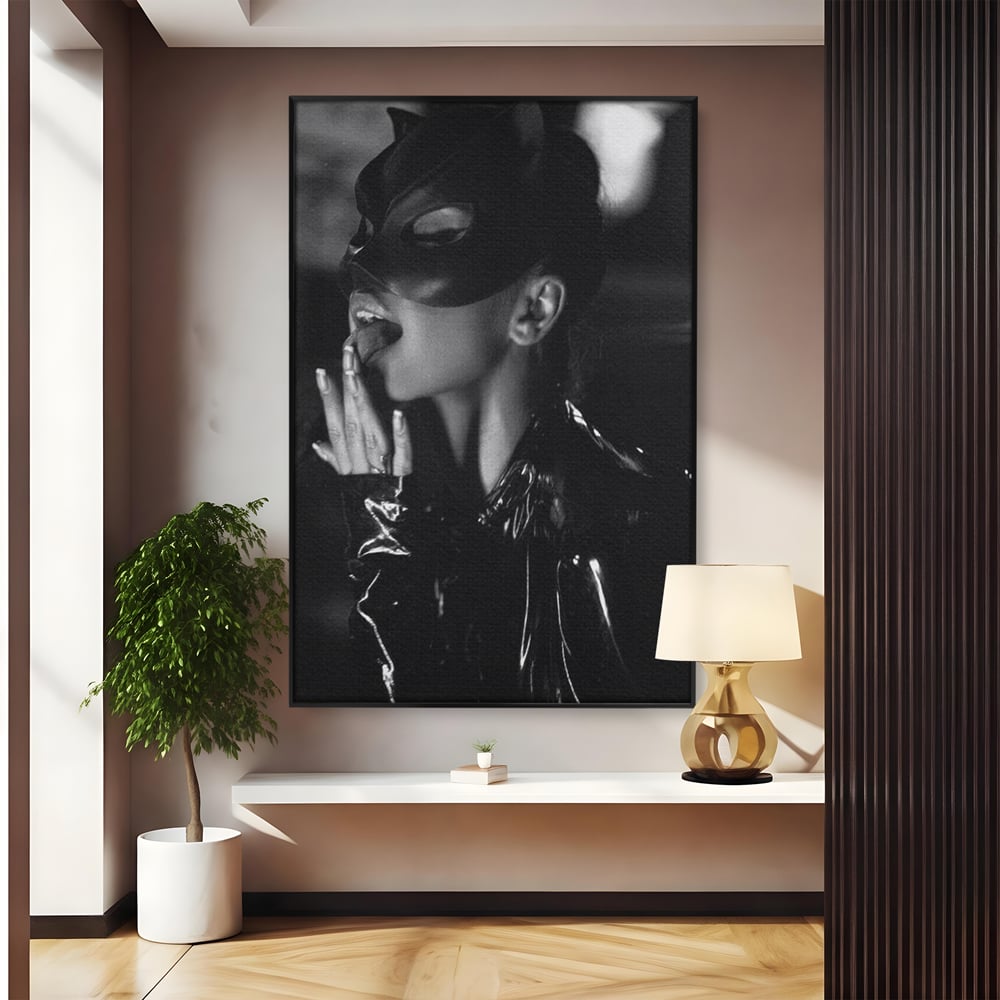 Leinwand Premium Canvas Wandkunst, LuxCanva® P1058, Im Zeichen der Katze, Maske, Exzentrisch, Identität, Schwarz, Nächtlich, Spiel, Ritual, Katze, Kostüm, Sinnlich, Provokativ, Wohnen, Schlafzimmer