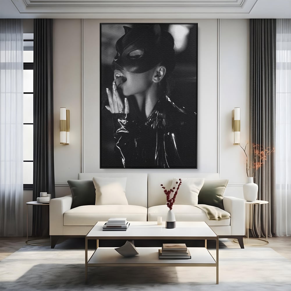 Leinwand Premium Canvas Wandkunst, LuxCanva® P1058, Im Zeichen der Katze, Maske, Exzentrisch, Identität, Schwarz, Nächtlich, Spiel, Ritual, Katze, Kostüm, Sinnlich, Provokativ, Wohnen, Schlafzimmer