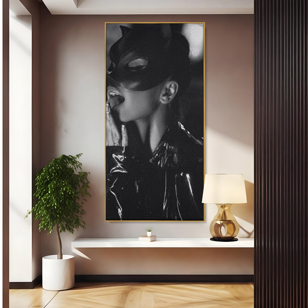 Leinwand Premium Canvas Wandkunst, LuxCanva® P1058, Im Zeichen der Katze, Maske, Exzentrisch, Identität, Schwarz, Nächtlich, Spiel, Ritual, Katze, Kostüm, Sinnlich, Provokativ, Wohnen, Schlafzimmer