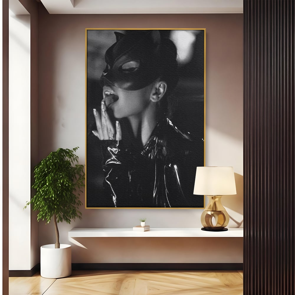 Leinwand Premium Canvas Wandkunst, LuxCanva® P1058, Im Zeichen der Katze, Maske, Exzentrisch, Identität, Schwarz, Nächtlich, Spiel, Ritual, Katze, Kostüm, Sinnlich, Provokativ, Wohnen, Schlafzimmer