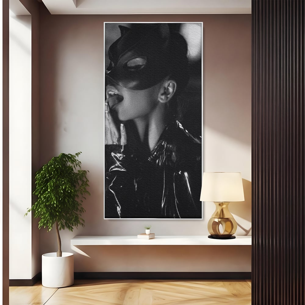 Leinwand Premium Canvas Wandkunst, LuxCanva® P1058, Im Zeichen der Katze, Maske, Exzentrisch, Identität, Schwarz, Nächtlich, Spiel, Ritual, Katze, Kostüm, Sinnlich, Provokativ, Wohnen, Schlafzimmer