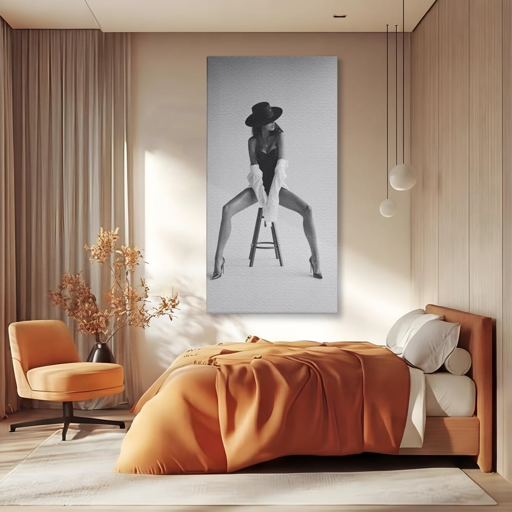 Leinwand Wandbilder Leinwand Premium, LuxCanva® P1059, Verbotene Einladung, Feminin, Hut, Sinnlich, Provokativ, Sexy, Absätze, Heels, Weiß, Schwarz, Shirt, Schlafzimmer, Wohnzimmer