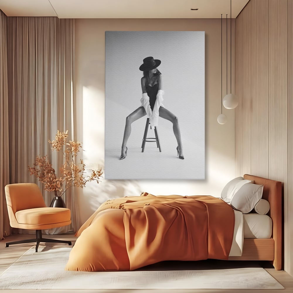 Leinwand Wandbilder Leinwand Premium, LuxCanva® P1059, Verbotene Einladung, Feminin, Hut, Sinnlich, Provokativ, Sexy, Absätze, Heels, Weiß, Schwarz, Shirt, Schlafzimmer, Wohnzimmer