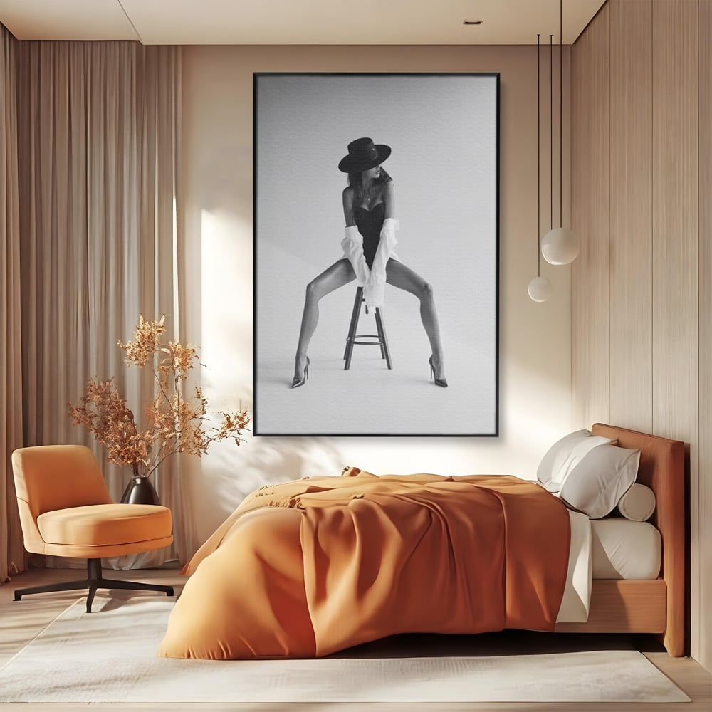 Leinwand Wandbilder Leinwand Premium, LuxCanva® P1059, Verbotene Einladung, Feminin, Hut, Sinnlich, Provokativ, Sexy, Absätze, Heels, Weiß, Schwarz, Shirt, Schlafzimmer, Wohnzimmer