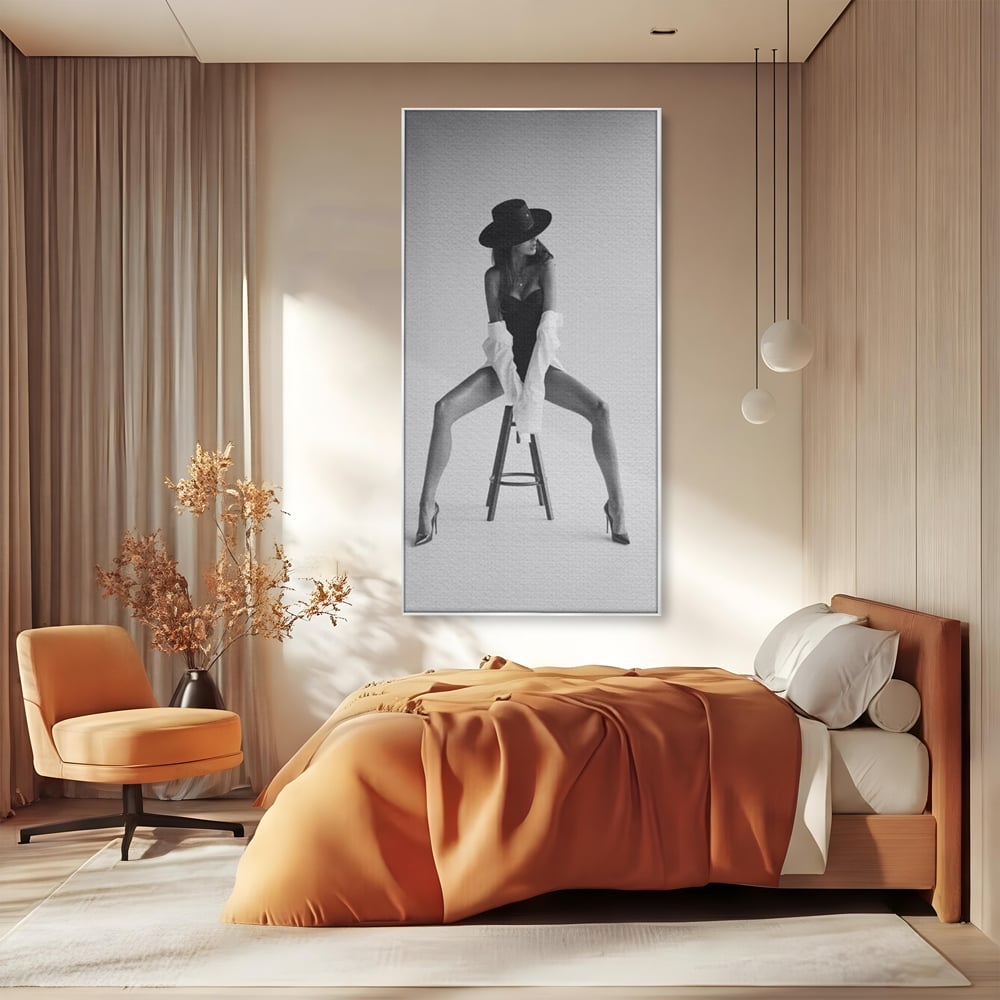 Leinwand Wandbilder Leinwand Premium, LuxCanva® P1059, Verbotene Einladung, Feminin, Hut, Sinnlich, Provokativ, Sexy, Absätze, Heels, Weiß, Schwarz, Shirt, Schlafzimmer, Wohnzimmer