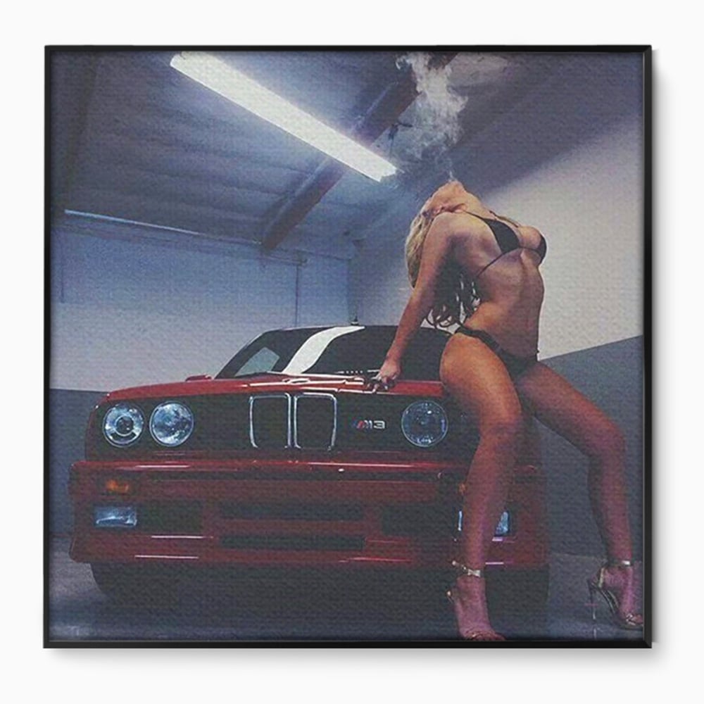 Leinwand Wandbild Canvas Premium, LuxCanva® P1062, Verführung auf vier Rädern, Auto, Rauch, Frau, Sexy, Absätze, Fersen, Verlangen, Körper, Leidenschaft, Urban, Schlafzimmer, Wohnen