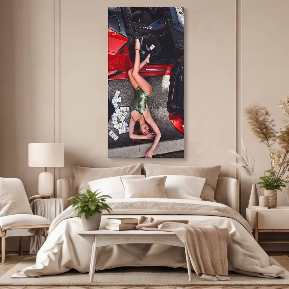 Leinwand Wandkunst Canvas Premium, LuxCanva® P1064, Falling In Temptation, Luxus, opulent, sexy, Banknoten, Auto, Frau, Geld, Verführung, Schlafzimmer, Wohnzimmer