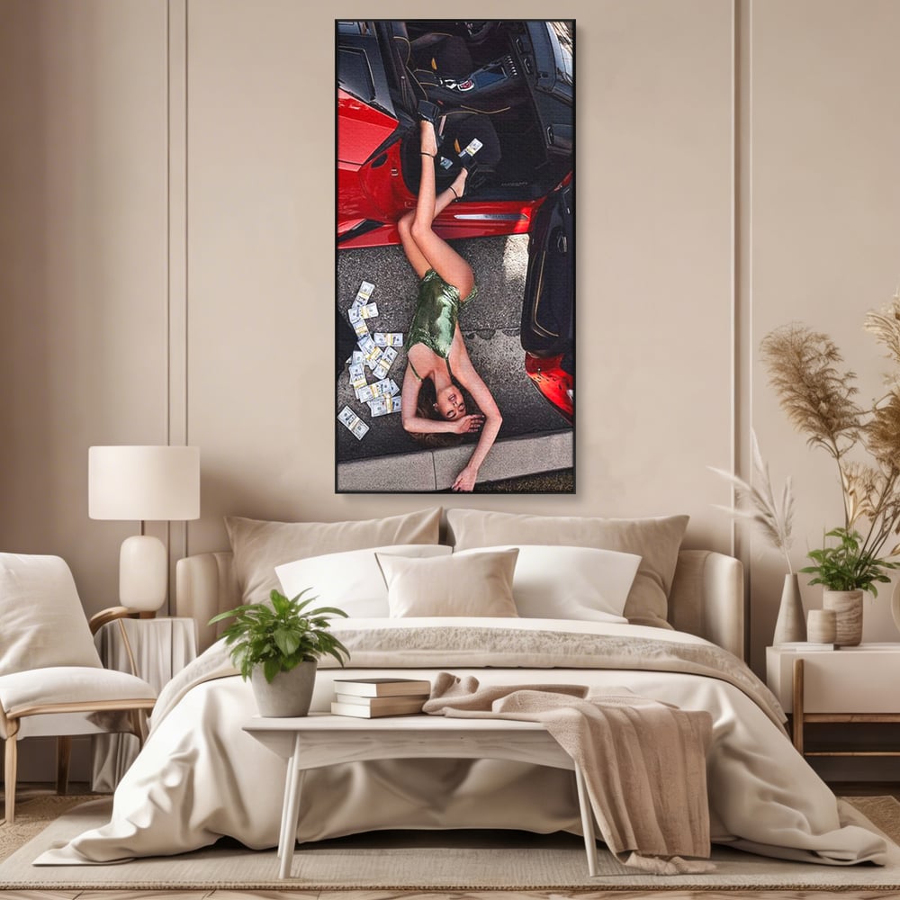 Leinwand Wandkunst Canvas Premium, LuxCanva® P1064, Falling In Temptation, Luxus, opulent, sexy, Banknoten, Auto, Frau, Geld, Verführung, Schlafzimmer, Wohnzimmer
