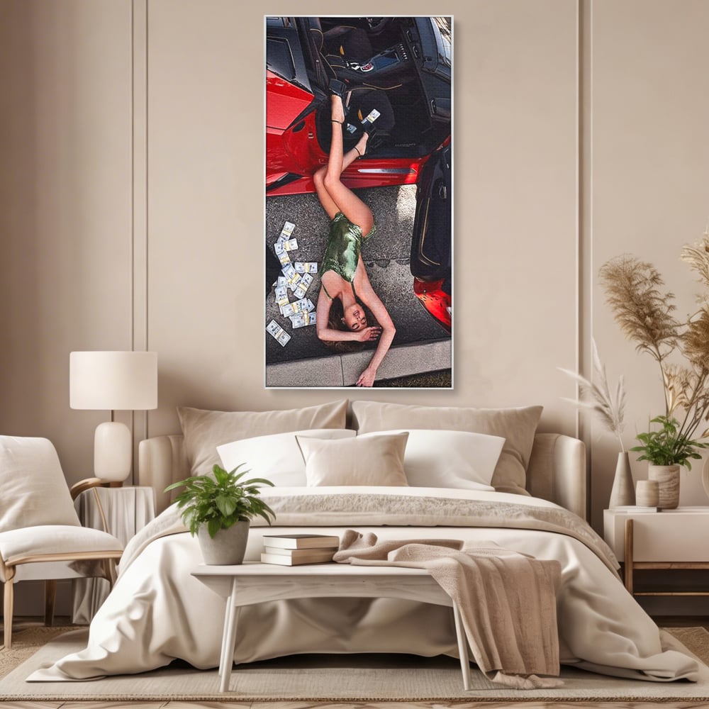 Leinwand Wandkunst Canvas Premium, LuxCanva® P1064, Falling In Temptation, Luxus, opulent, sexy, Banknoten, Auto, Frau, Geld, Verführung, Schlafzimmer, Wohnzimmer