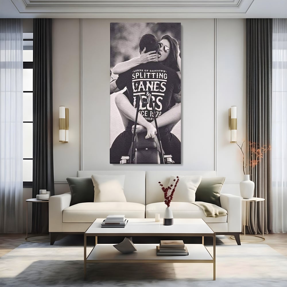 Tablou Canvas Premium, LuxCanva® P1067, Indragostiti pe Asfalt, Calatorie, Aventura, Cuplu, Pasiune, Viteza, Provocator, Dormitor, Living