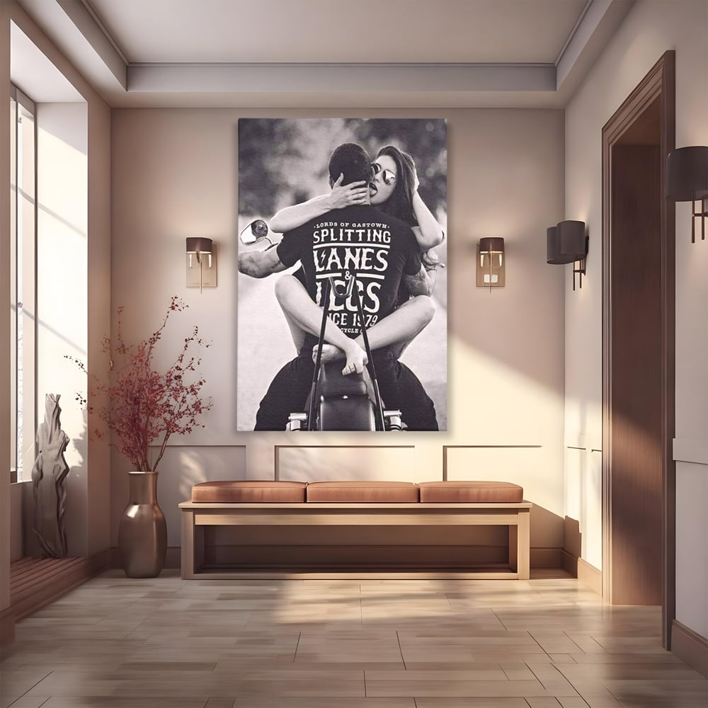 Tablou Canvas Premium, LuxCanva® P1067, Indragostiti pe Asfalt, Calatorie, Aventura, Cuplu, Pasiune, Viteza, Provocator, Dormitor, Living