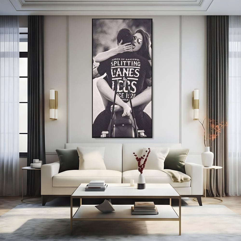 Tablou Canvas Premium, LuxCanva® P1067, Indragostiti pe Asfalt, Calatorie, Aventura, Cuplu, Pasiune, Viteza, Provocator, Dormitor, Living
