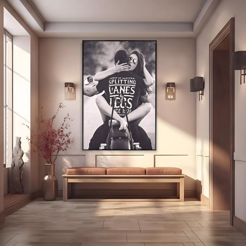 Tablou Canvas Premium, LuxCanva® P1067, Indragostiti pe Asfalt, Calatorie, Aventura, Cuplu, Pasiune, Viteza, Provocator, Dormitor, Living