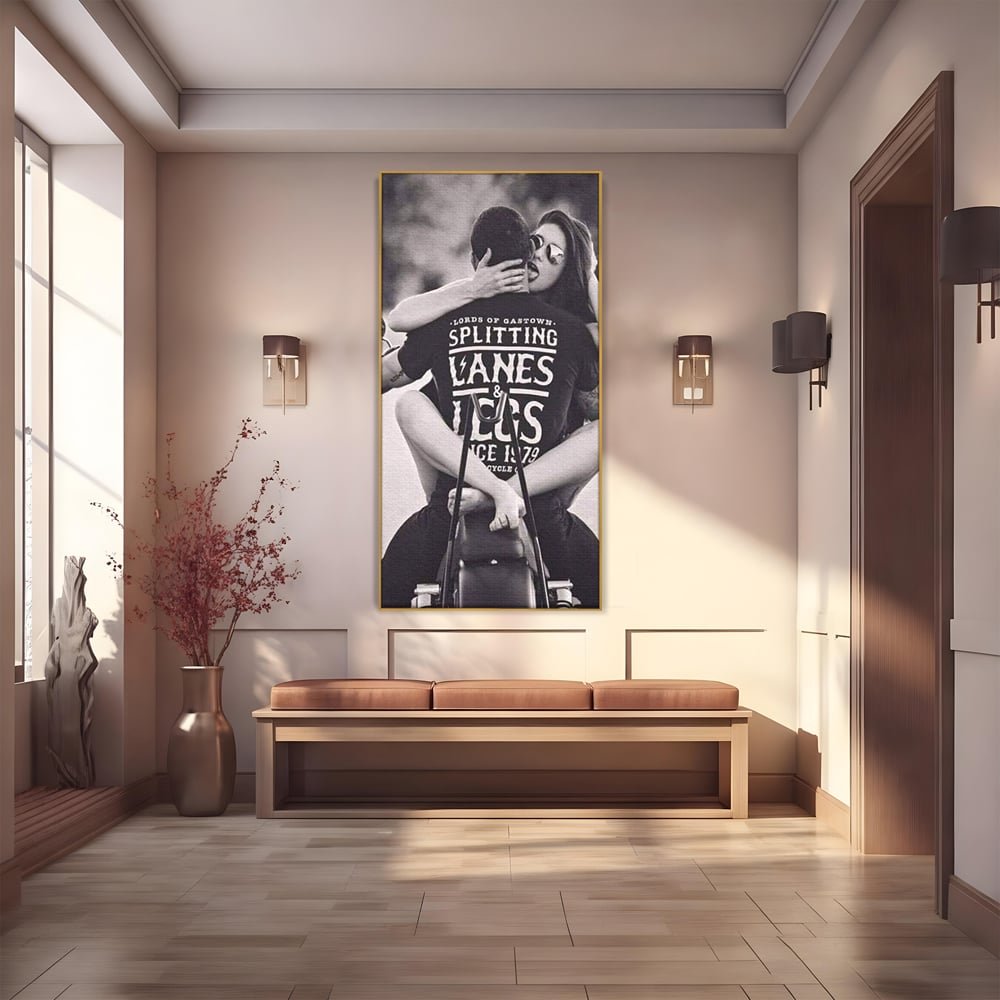 Tablou Canvas Premium, LuxCanva® P1067, Indragostiti pe Asfalt, Calatorie, Aventura, Cuplu, Pasiune, Viteza, Provocator, Dormitor, Living