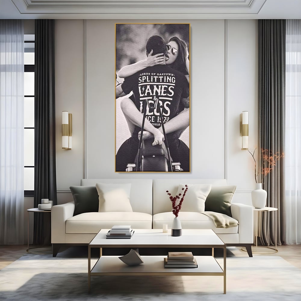 Tablou Canvas Premium, LuxCanva® P1067, Indragostiti pe Asfalt, Calatorie, Aventura, Cuplu, Pasiune, Viteza, Provocator, Dormitor, Living