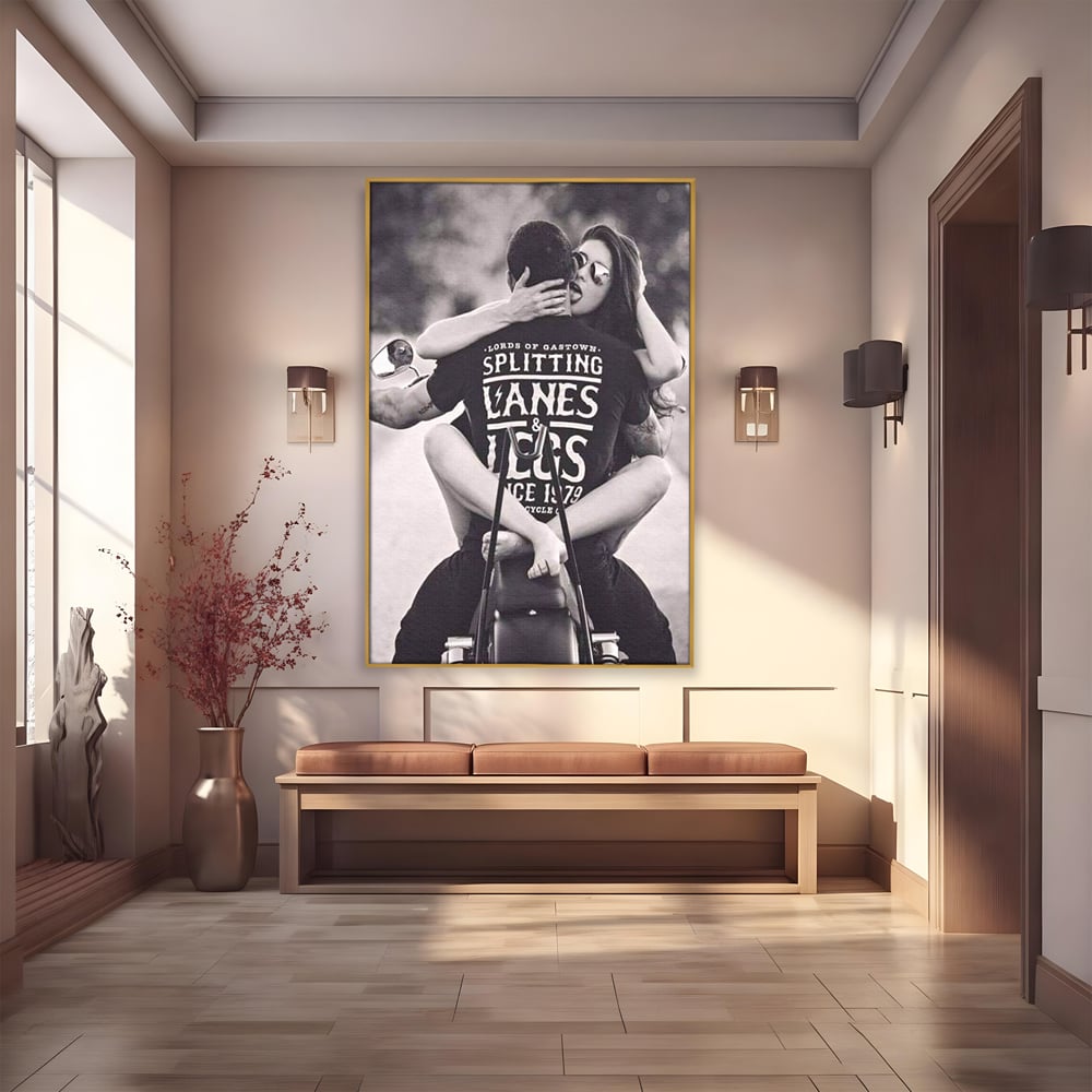 Tablou Canvas Premium, LuxCanva® P1067, Indragostiti pe Asfalt, Calatorie, Aventura, Cuplu, Pasiune, Viteza, Provocator, Dormitor, Living