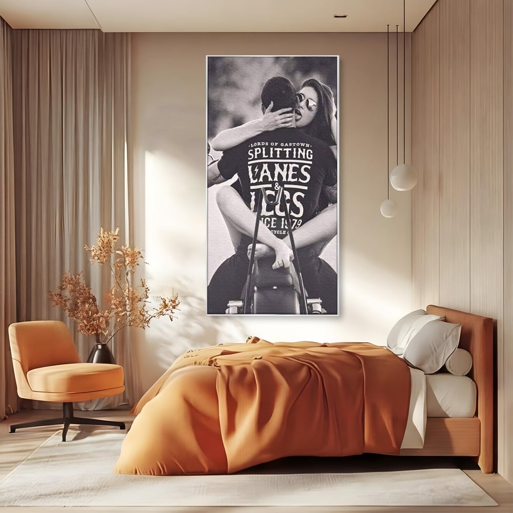 Tablou Canvas Premium, LuxCanva® P1067, Indragostiti pe Asfalt, Calatorie, Aventura, Cuplu, Pasiune, Viteza, Provocator, Dormitor, Living