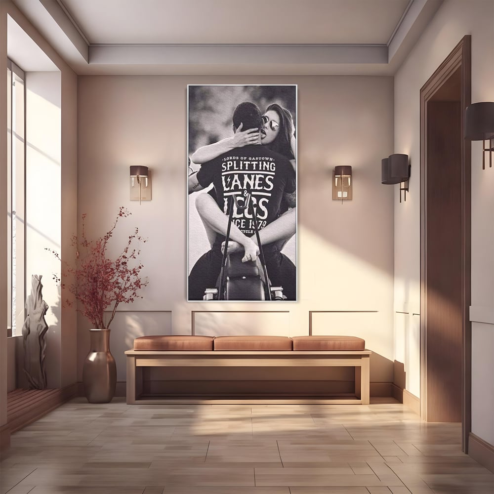 Tablou Canvas Premium, LuxCanva® P1067, Indragostiti pe Asfalt, Calatorie, Aventura, Cuplu, Pasiune, Viteza, Provocator, Dormitor, Living