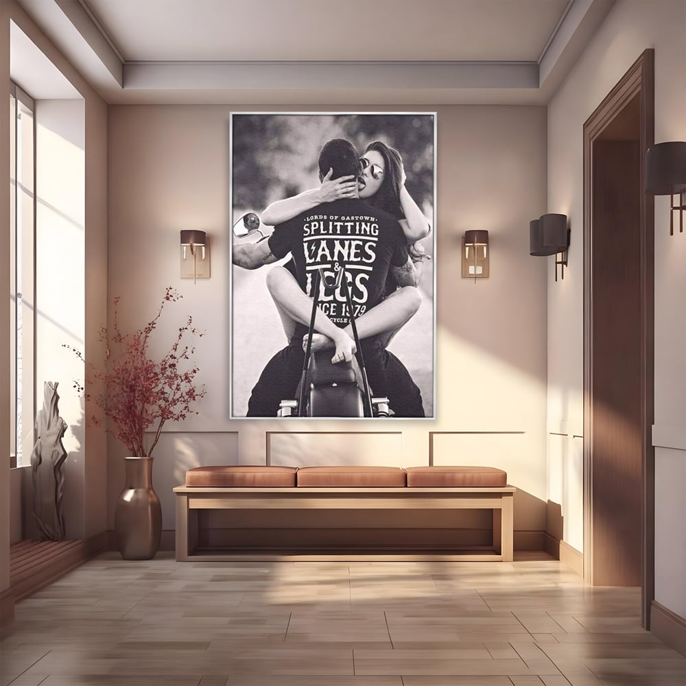 Tablou Canvas Premium, LuxCanva® P1067, Indragostiti pe Asfalt, Calatorie, Aventura, Cuplu, Pasiune, Viteza, Provocator, Dormitor, Living