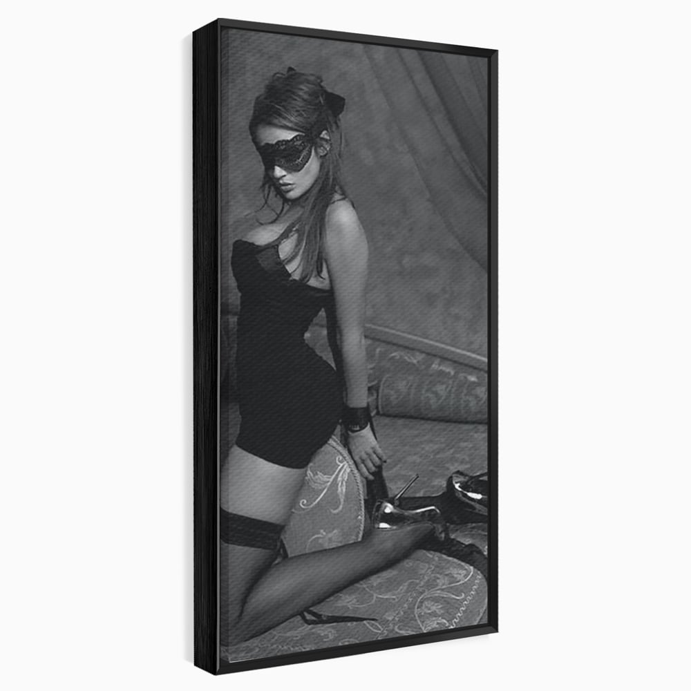 Tablou Canvas Premium, LuxCanva® P1070, Prizoniera Noptii, Tocuri, Femeie, Boudoir, Alb, Negru, Masca, Sexy, Seductie, Intimitate, Dormitor, Living