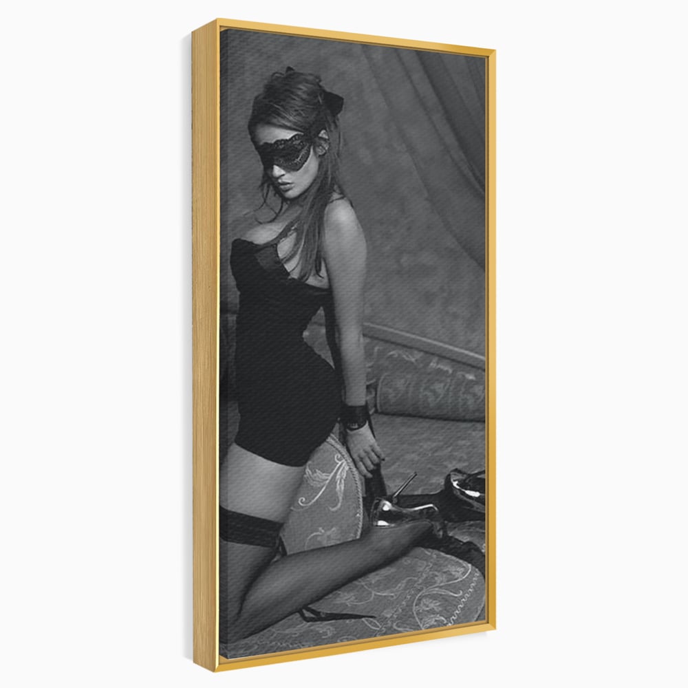 Tablou Canvas Premium, LuxCanva® P1070, Prizoniera Noptii, Tocuri, Femeie, Boudoir, Alb, Negru, Masca, Sexy, Seductie, Intimitate, Dormitor, Living