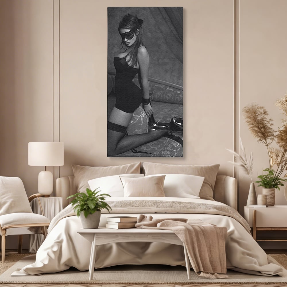 Tablou Canvas Premium, LuxCanva® P1070, Prizoniera Noptii, Tocuri, Femeie, Boudoir, Alb, Negru, Masca, Sexy, Seductie, Intimitate, Dormitor, Living