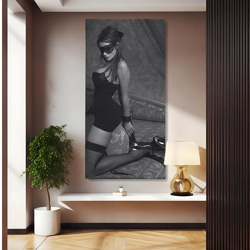 Tablou Canvas Premium, LuxCanva® P1070, Prizoniera Noptii, Tocuri, Femeie, Boudoir, Alb, Negru, Masca, Sexy, Seductie, Intimitate, Dormitor, Living