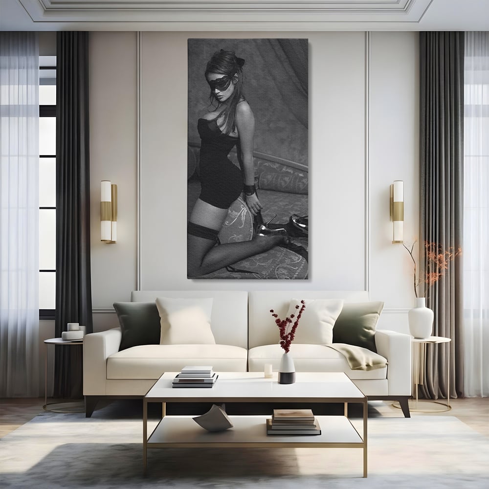 Tablou Canvas Premium, LuxCanva® P1070, Prizoniera Noptii, Tocuri, Femeie, Boudoir, Alb, Negru, Masca, Sexy, Seductie, Intimitate, Dormitor, Living