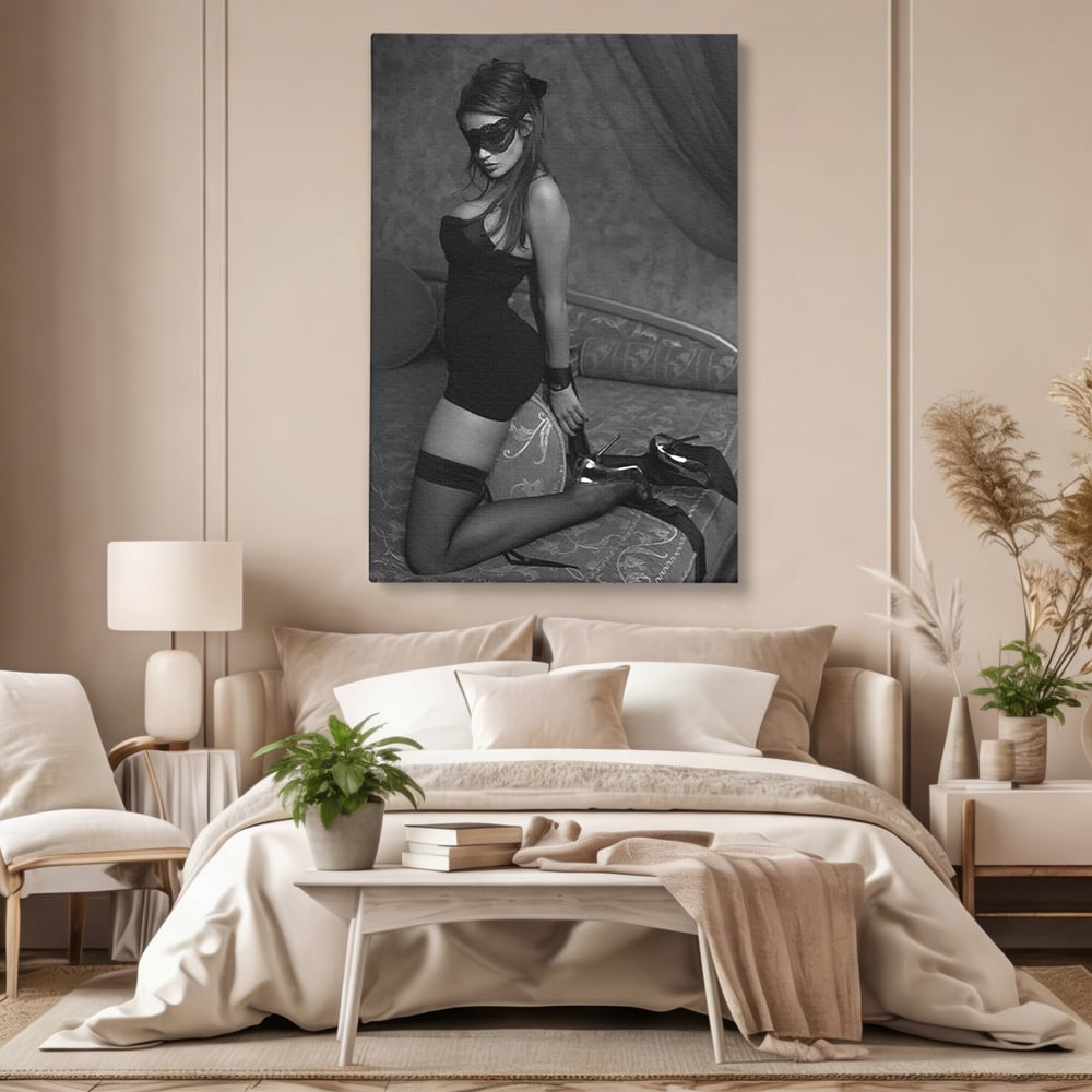 Tablou Canvas Premium, LuxCanva® P1070, Prizoniera Noptii, Tocuri, Femeie, Boudoir, Alb, Negru, Masca, Sexy, Seductie, Intimitate, Dormitor, Living