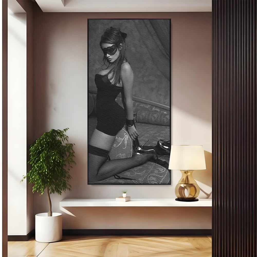 Tablou Canvas Premium, LuxCanva® P1070, Prizoniera Noptii, Tocuri, Femeie, Boudoir, Alb, Negru, Masca, Sexy, Seductie, Intimitate, Dormitor, Living