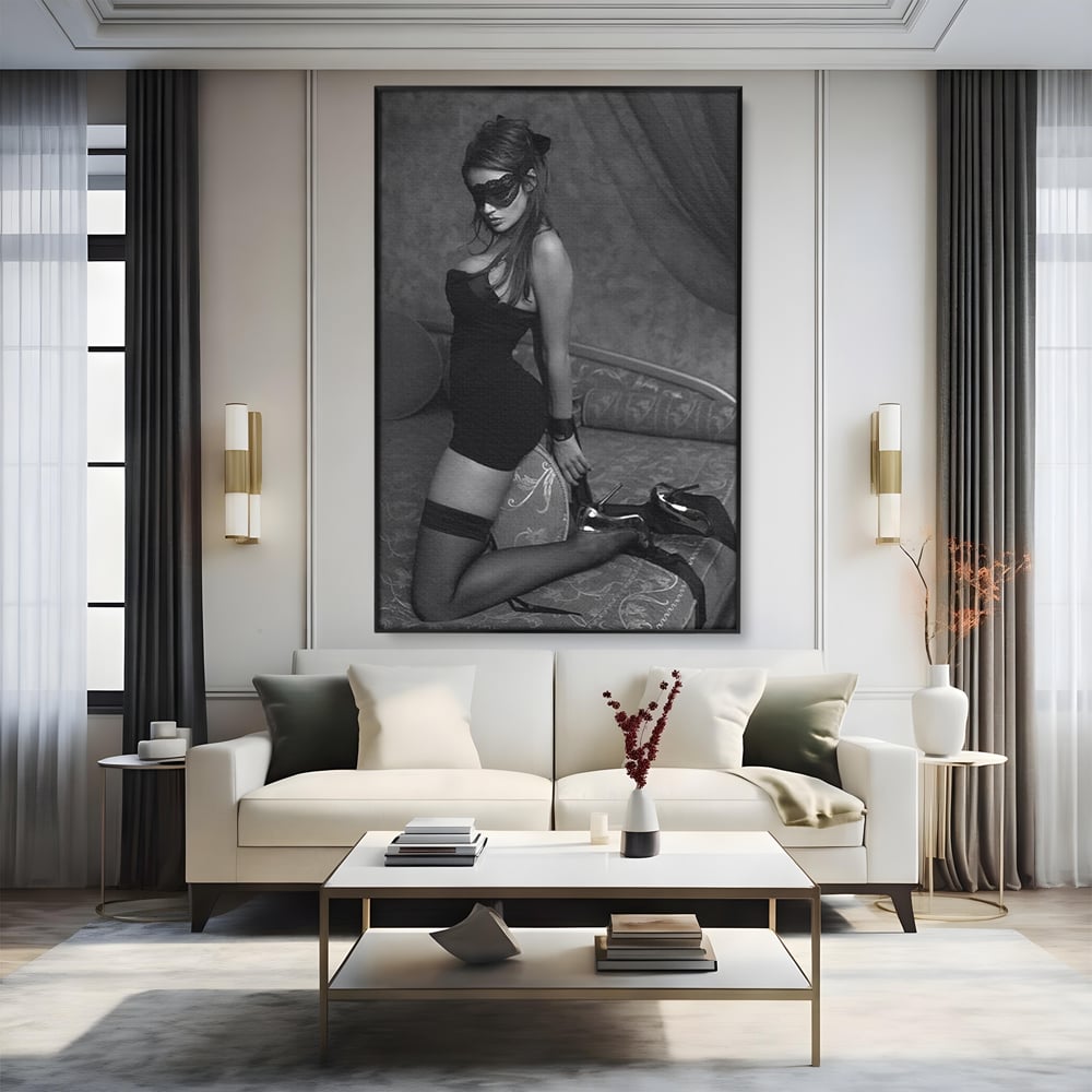 Tablou Canvas Premium, LuxCanva® P1070, Prizoniera Noptii, Tocuri, Femeie, Boudoir, Alb, Negru, Masca, Sexy, Seductie, Intimitate, Dormitor, Living