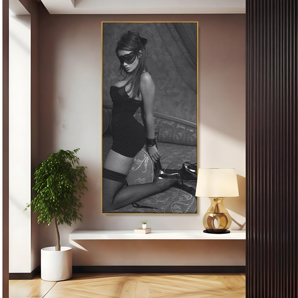 Tablou Canvas Premium, LuxCanva® P1070, Prizoniera Noptii, Tocuri, Femeie, Boudoir, Alb, Negru, Masca, Sexy, Seductie, Intimitate, Dormitor, Living