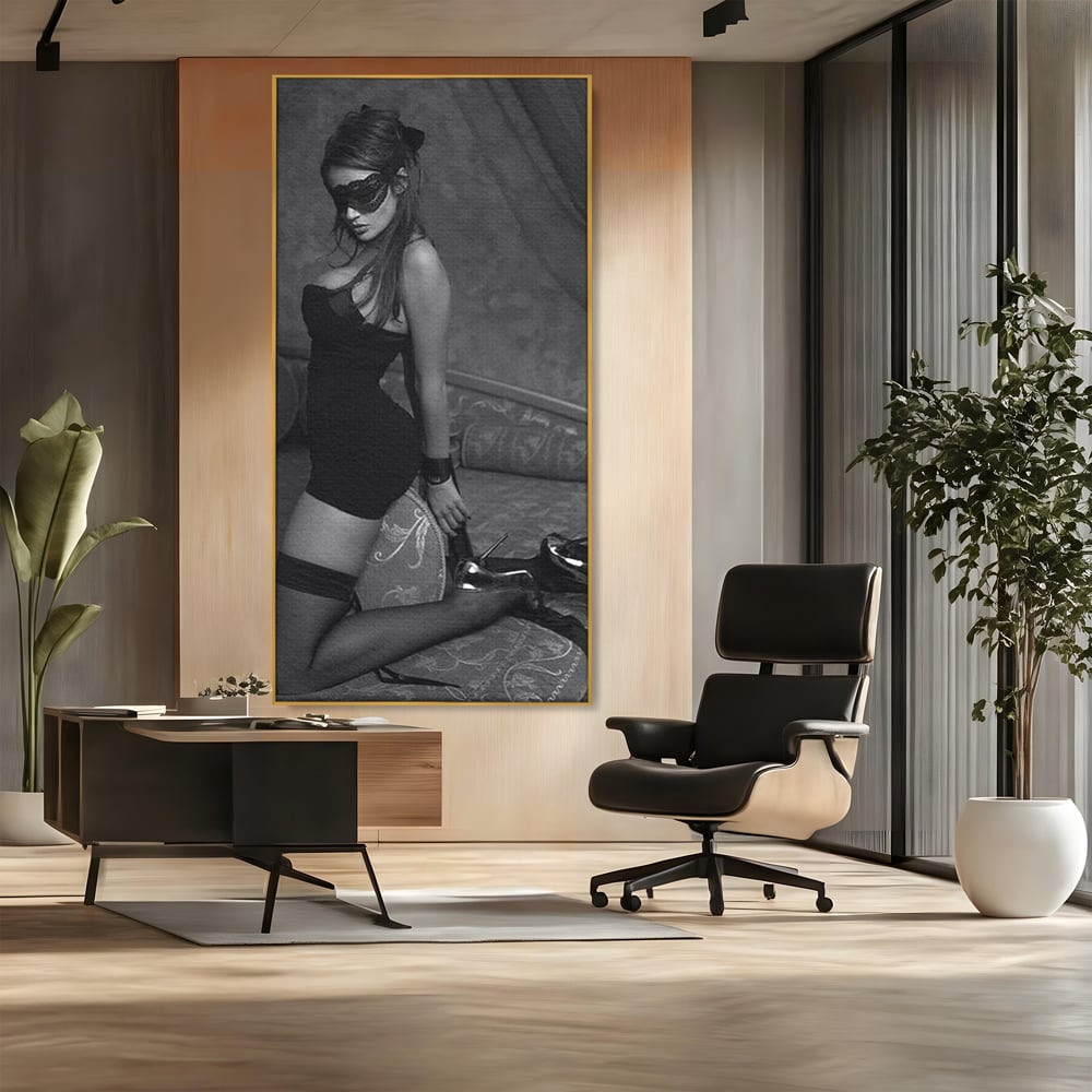 Tablou Canvas Premium, LuxCanva® P1070, Prizoniera Noptii, Tocuri, Femeie, Boudoir, Alb, Negru, Masca, Sexy, Seductie, Intimitate, Dormitor, Living