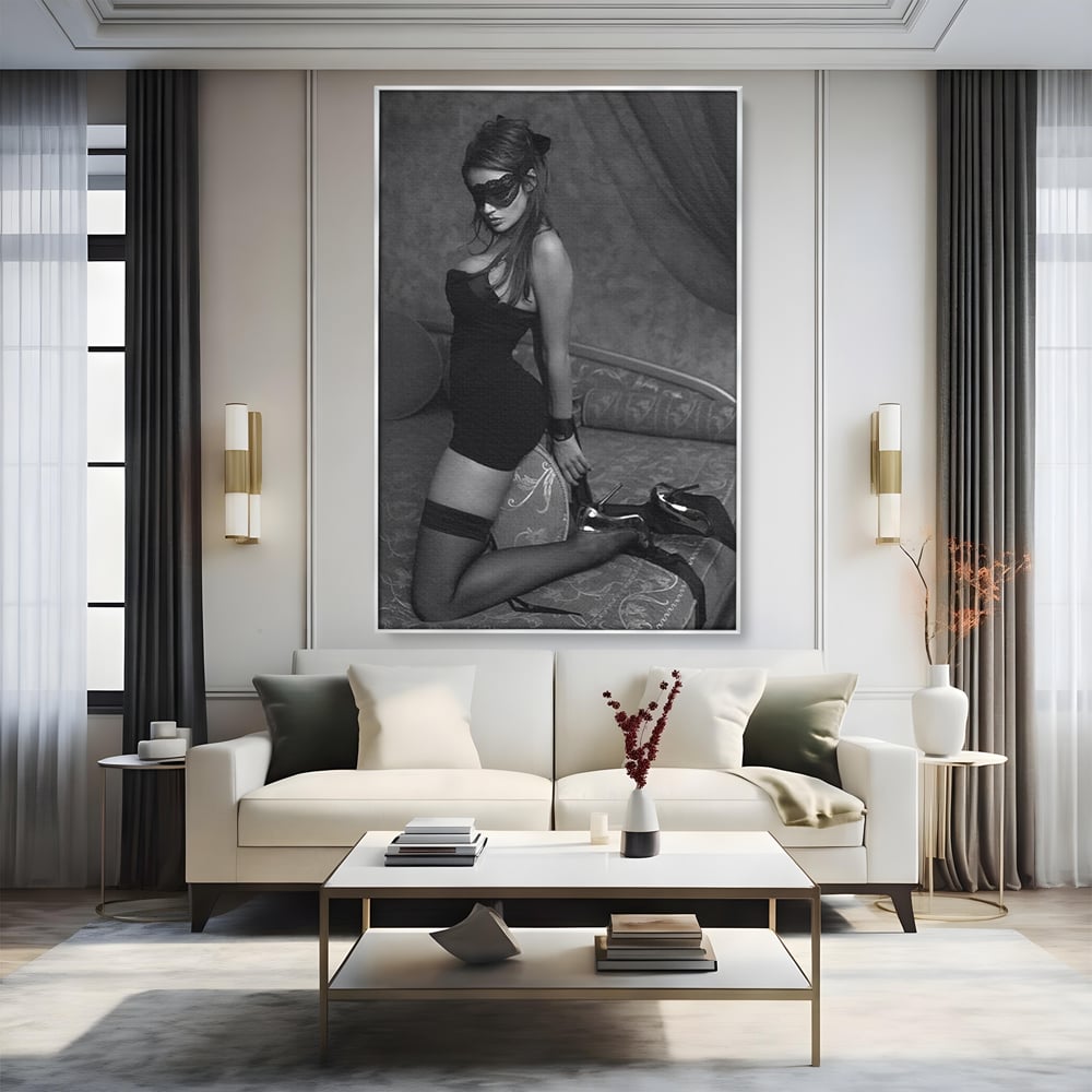 Tablou Canvas Premium, LuxCanva® P1070, Prizoniera Noptii, Tocuri, Femeie, Boudoir, Alb, Negru, Masca, Sexy, Seductie, Intimitate, Dormitor, Living