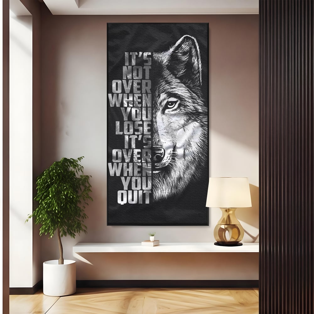 Tablou Canvas Premium, LuxCanva® Q1009, Lupta Continua,  Lup, Supravietuire, Instinct, Loialitate, Spirit, Salbatic, Portret, Alb, Negru, Privire, Chip, Sportivi, Vointa, Motivatie, Birou, Dormitor