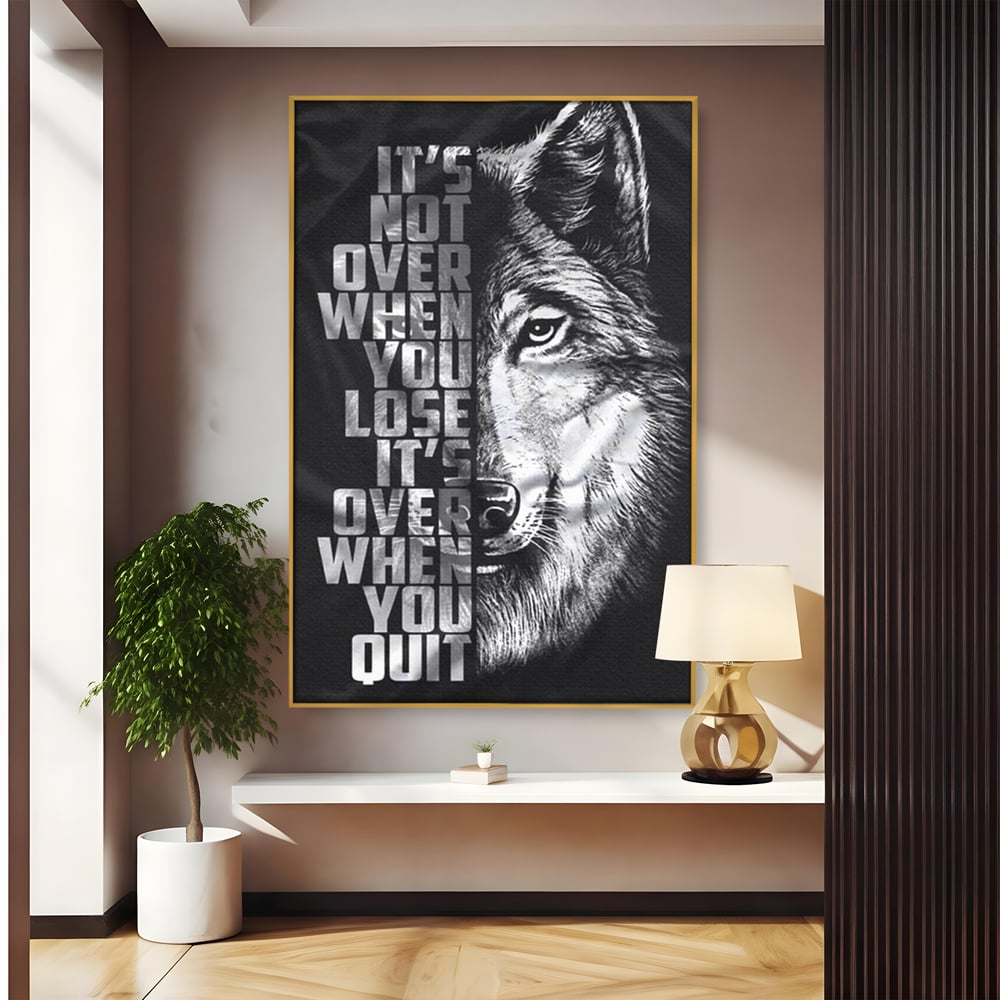 Tablou Canvas Premium, LuxCanva® Q1009, Lupta Continua,  Lup, Supravietuire, Instinct, Loialitate, Spirit, Salbatic, Portret, Alb, Negru, Privire, Chip, Sportivi, Vointa, Motivatie, Birou, Dormitor