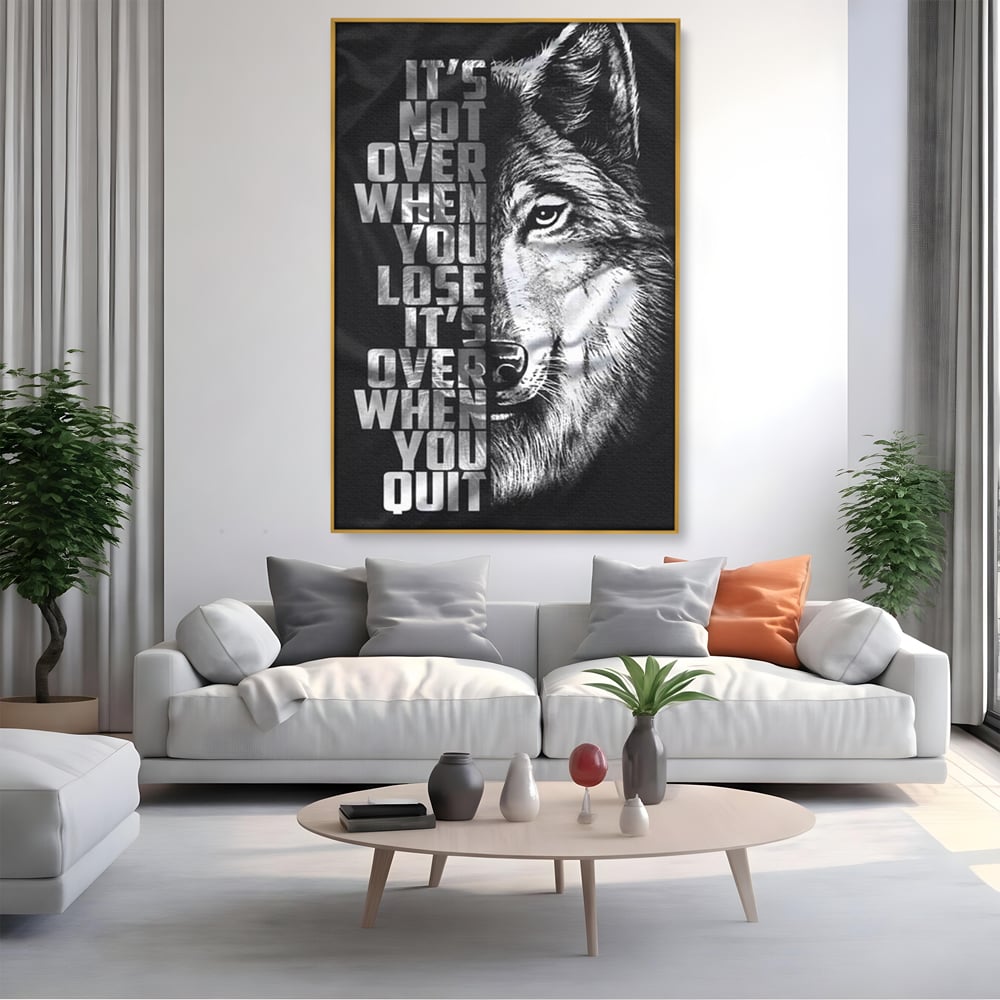 Tablou Canvas Premium, LuxCanva® Q1009, Lupta Continua,  Lup, Supravietuire, Instinct, Loialitate, Spirit, Salbatic, Portret, Alb, Negru, Privire, Chip, Sportivi, Vointa, Motivatie, Birou, Dormitor