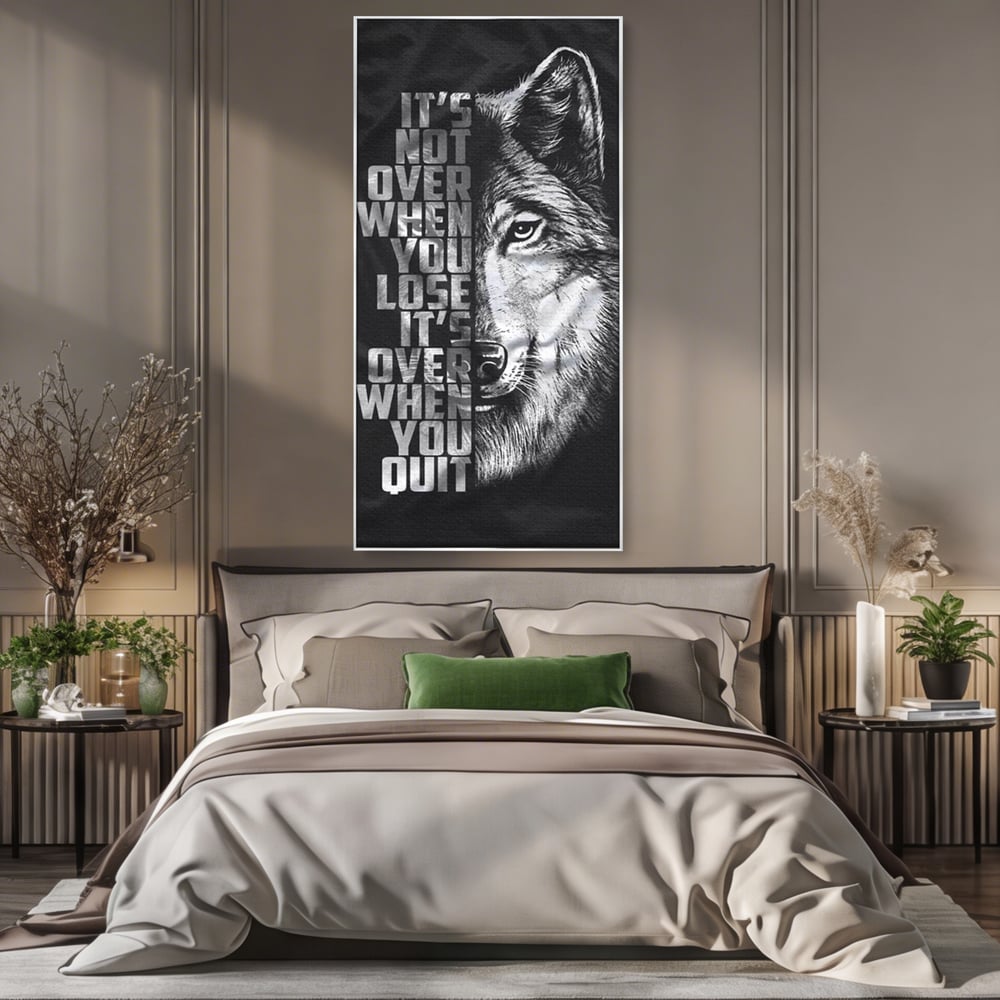 Tablou Canvas Premium, LuxCanva® Q1009, Lupta Continua,  Lup, Supravietuire, Instinct, Loialitate, Spirit, Salbatic, Portret, Alb, Negru, Privire, Chip, Sportivi, Vointa, Motivatie, Birou, Dormitor