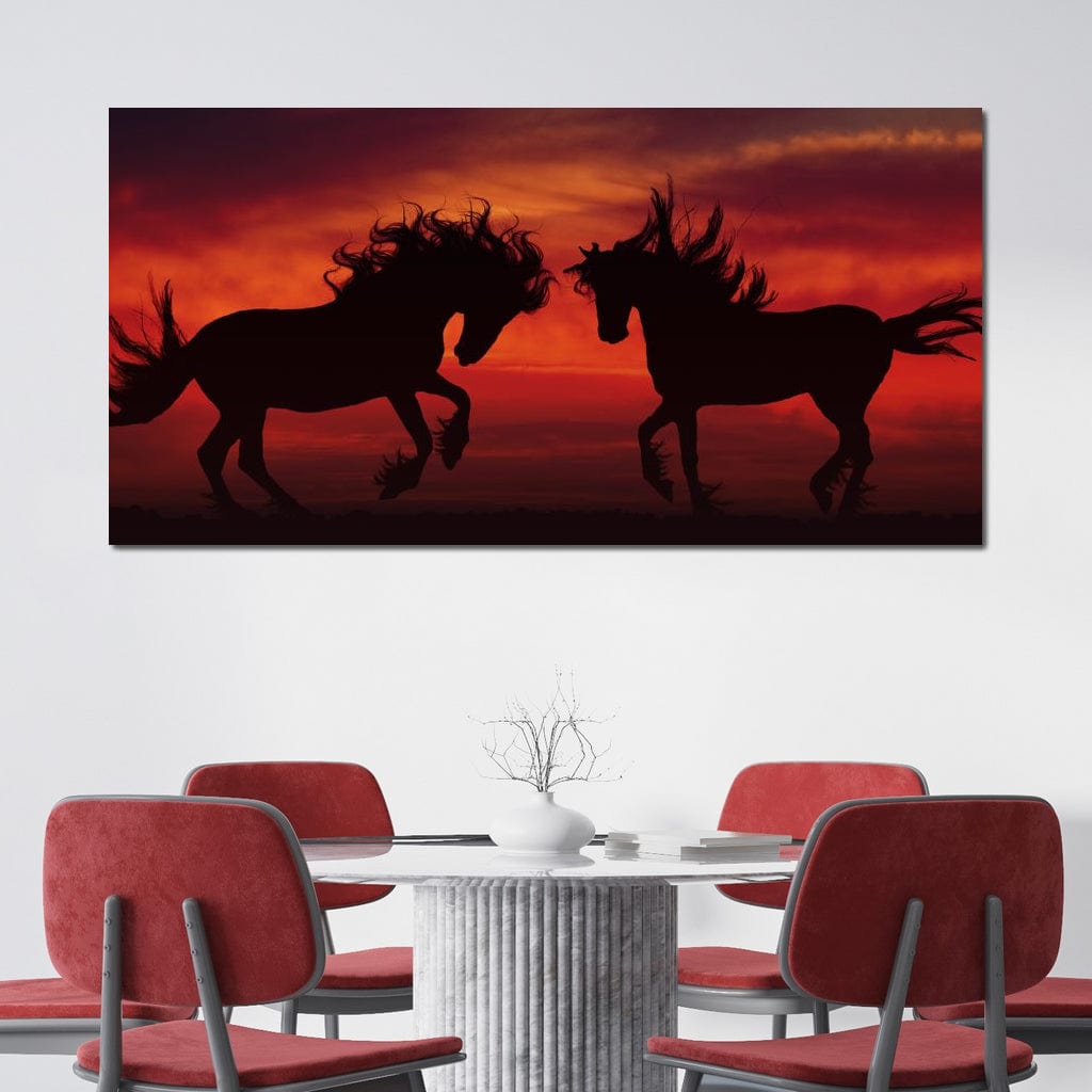 tablou canvas cu doi cai in umbra, pe fundal de apus rosiatic indian