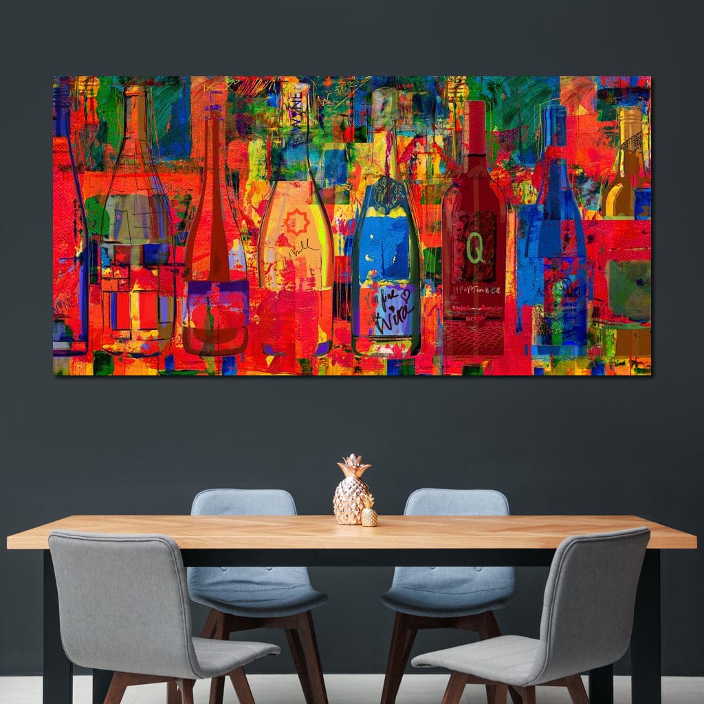 tablou canvas cu sticle de bautura, pictate in stil graffiti in culori multiple, intr-un cadru urban