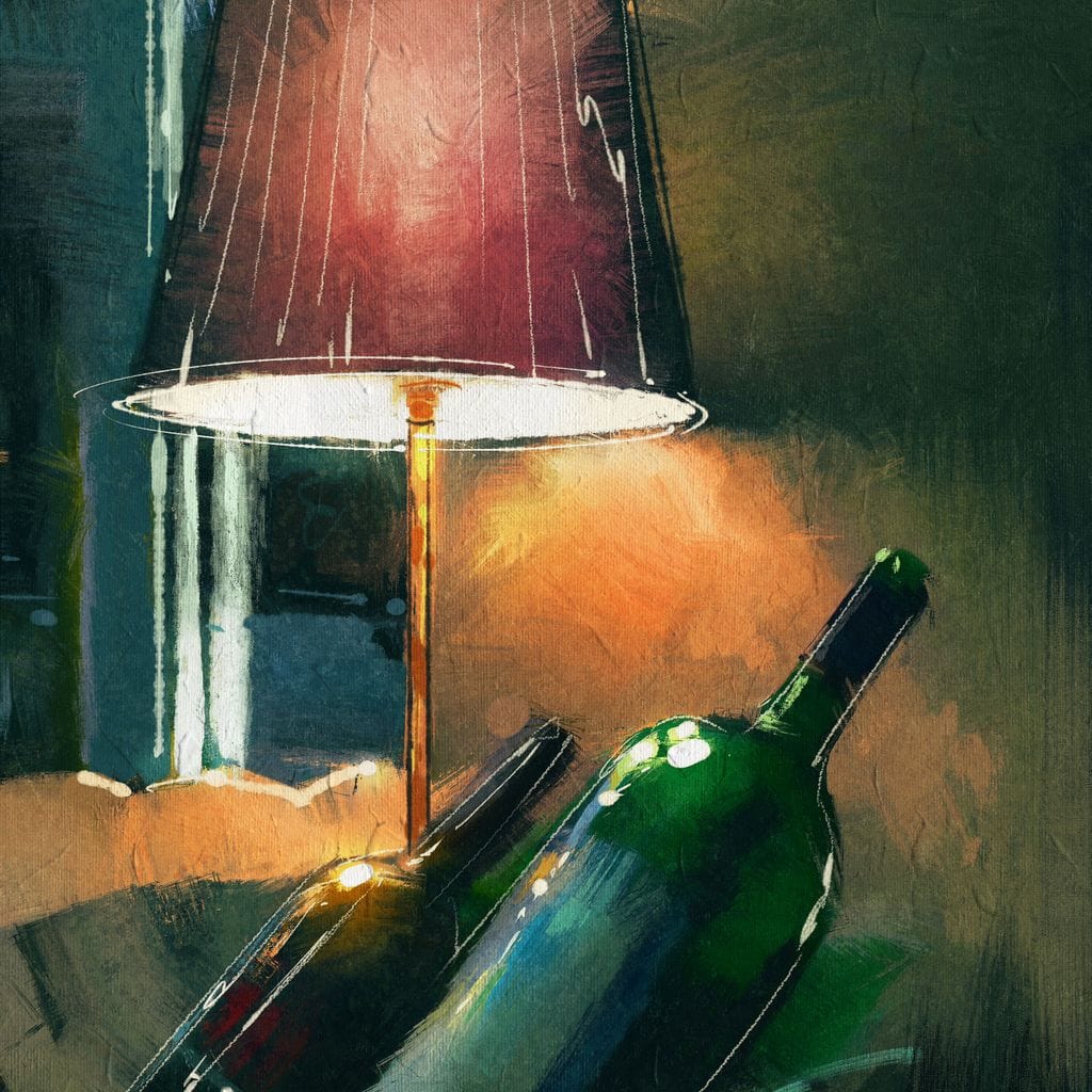 tablou canvas cu doua sticle de vin intr-o camera intunecata, la lumina calda a unei lampi