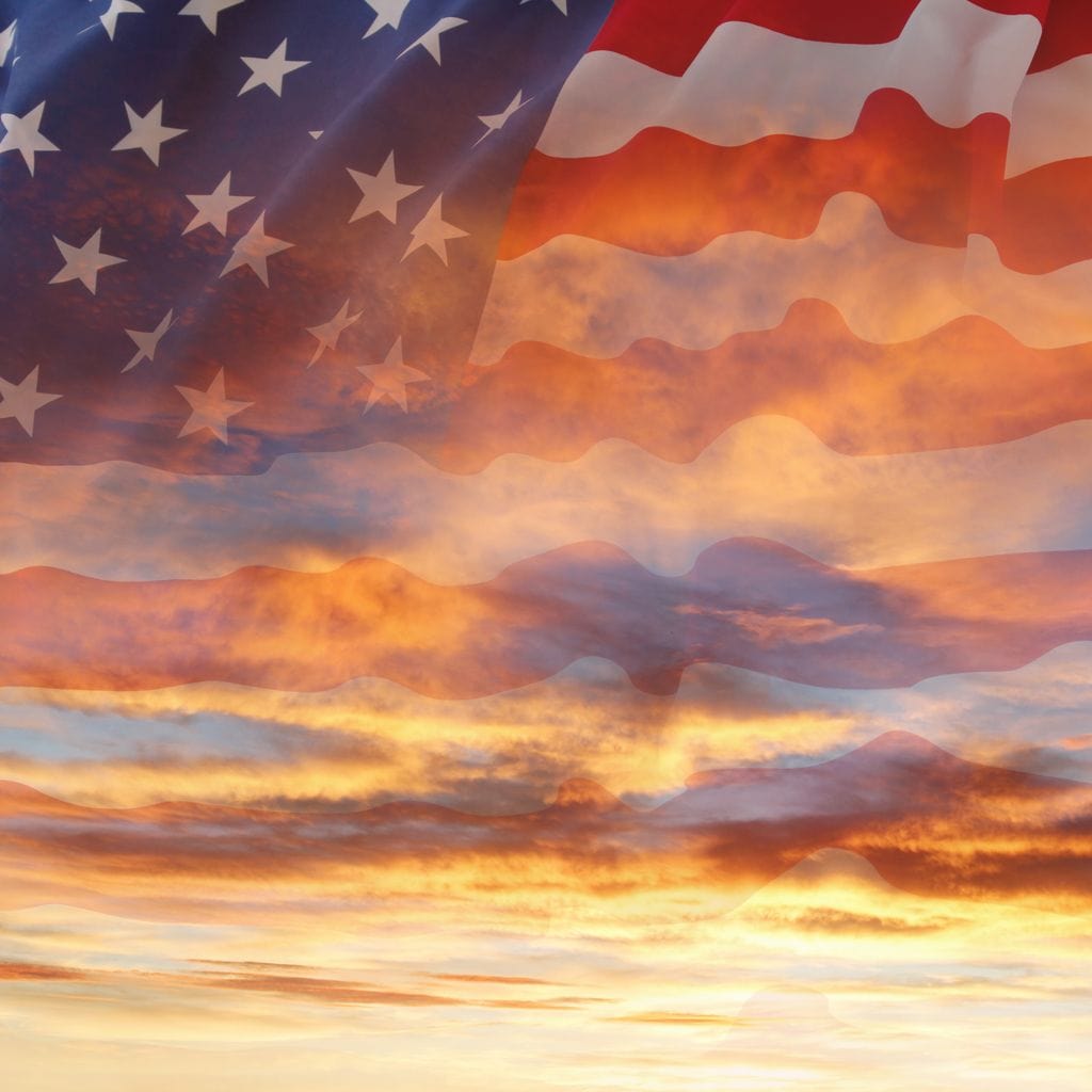 tablou canvas cu steagul Americii pe fundal cu apus de Soare