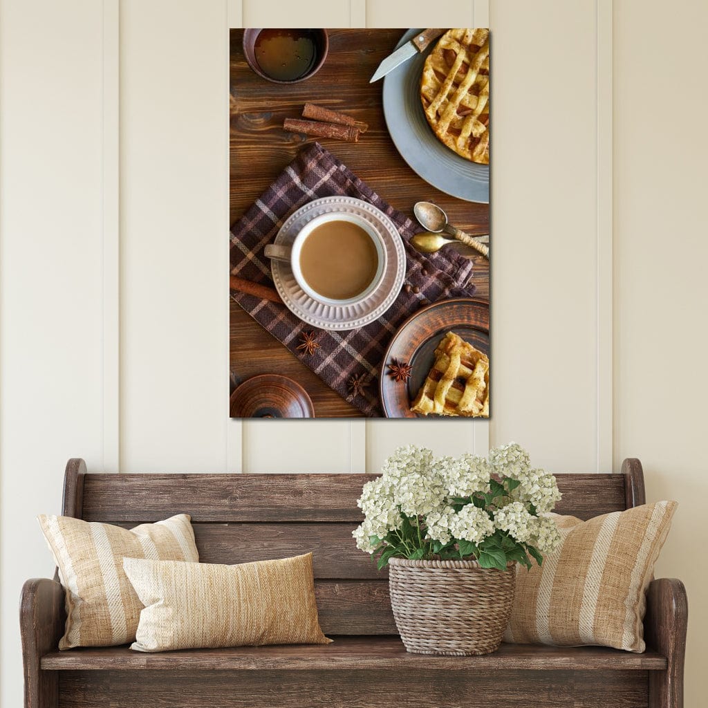 tablou canvas cu o ceasca de cafea, pe o masa de lemn cu farfurii cu placinta si tacamuri de mic dejun, intr-un cadru rustic 