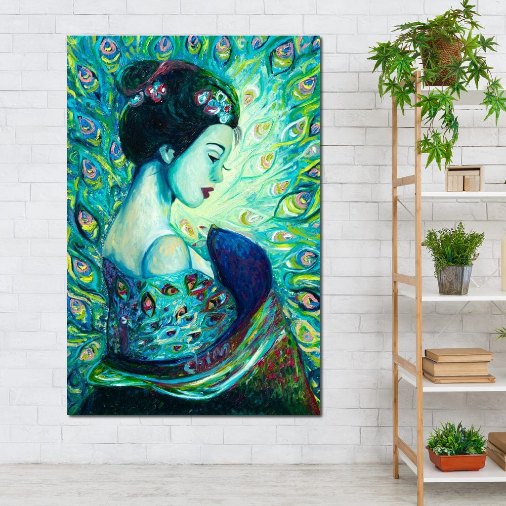 tablou canvas cu o femeie cu umarul gol, surprinsa din profil, pe fundal abstract verde cu design format din pene de paun