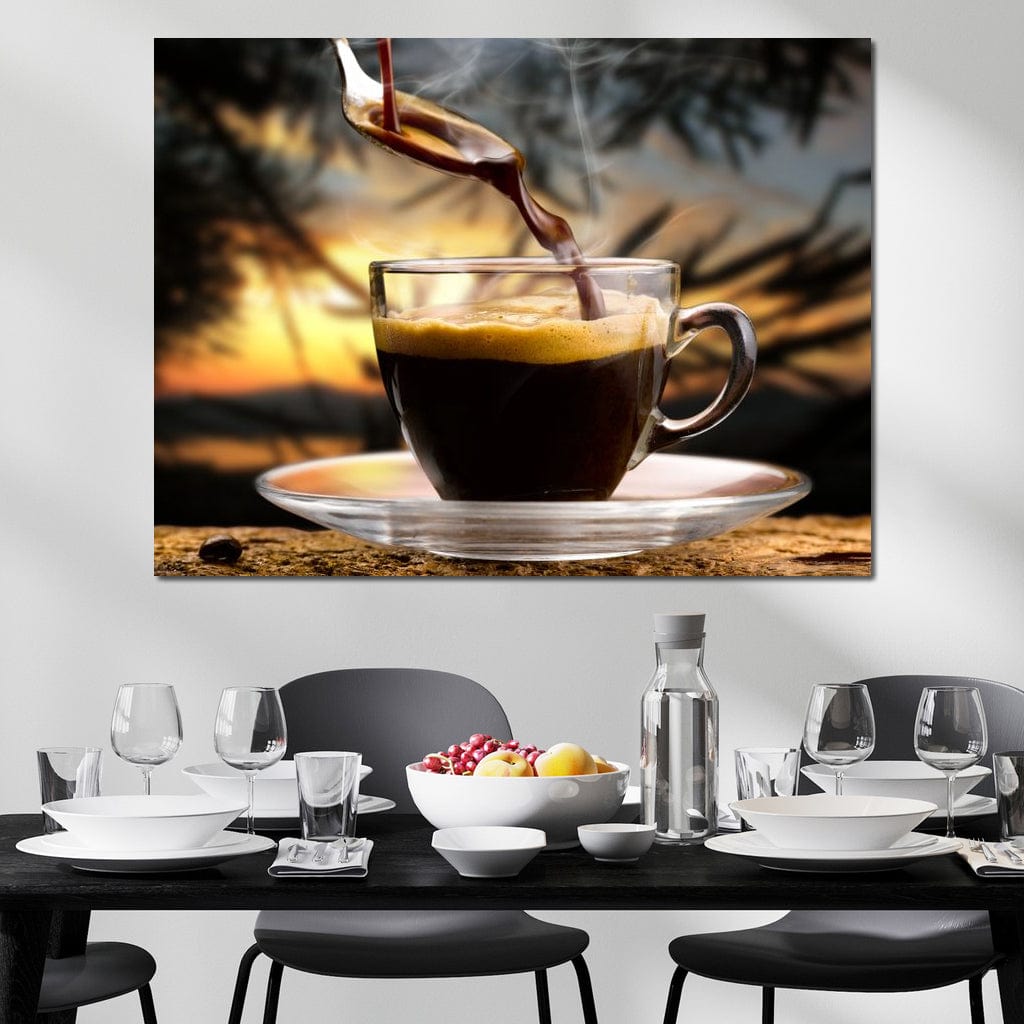 tablou canvas cu un espresso fierbinte, turnat intr-o ceasca transparenta, pe fundal tropical la rasarit