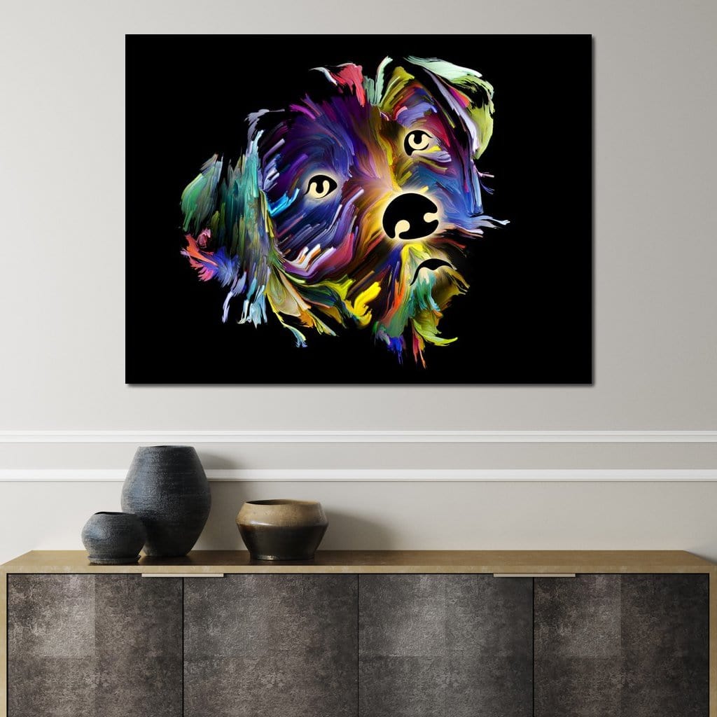 tablou canvas cu un portret expresiv de catel redat in tuse vibrante de culoare pe fundal negru, in stil modern si abstract