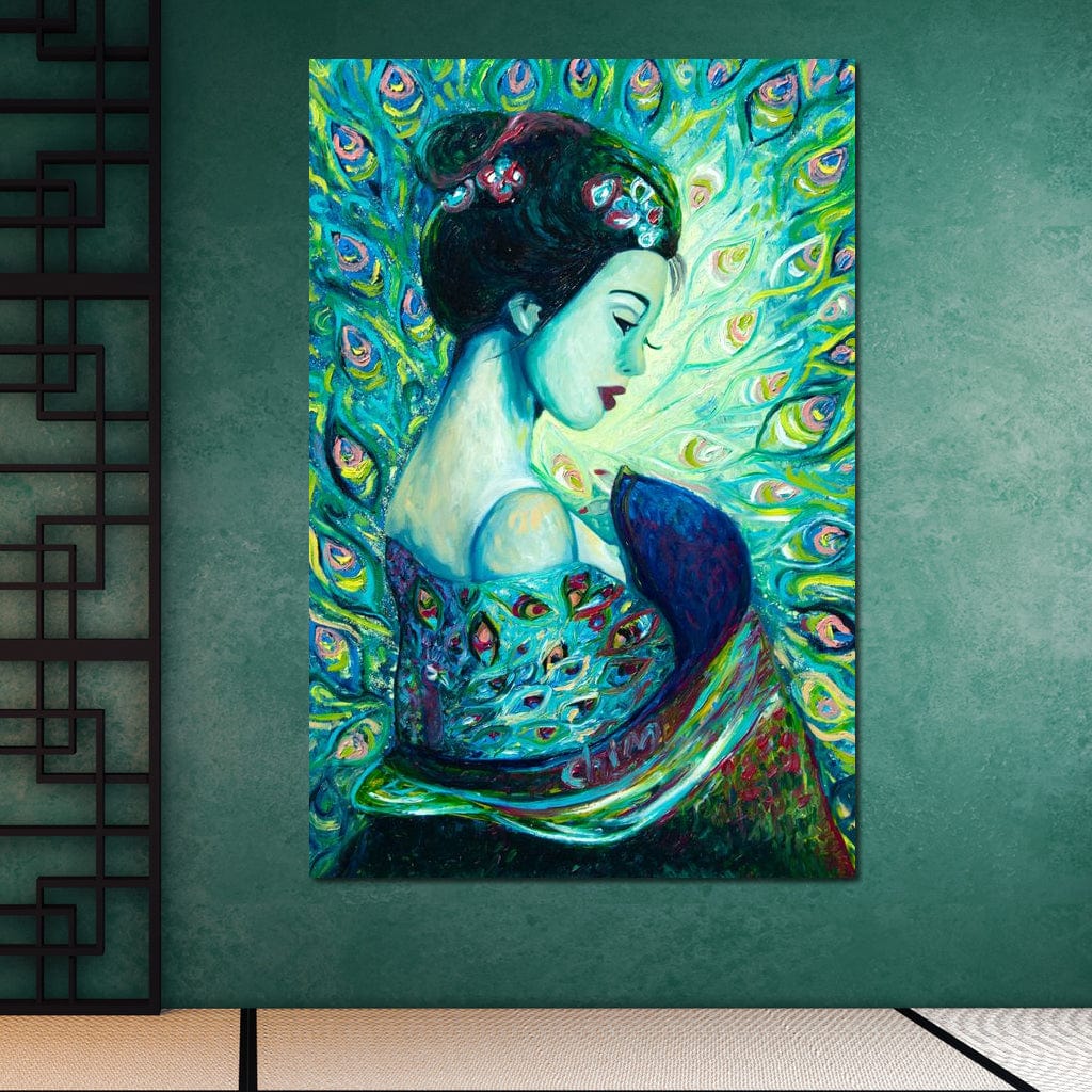 tablou canvas cu o femeie cu umarul gol, surprinsa din profil, pe fundal abstract verde cu design format din pene de paun